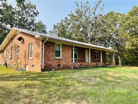 710 Lone Pine Dr, Berryville, AR 72616