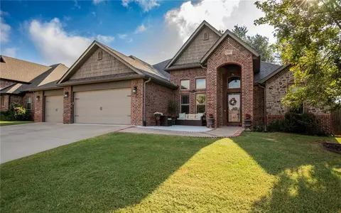 707 SEaton St, Bentonville, AR 72712