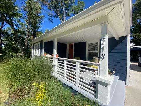 219 W Willow St, Rogers, AR 72756