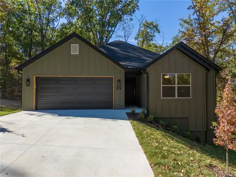 11 Fawcett Ln, Bella Vista, AR 72715