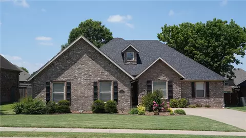 6418 S 44th St, Rogers, AR 72758