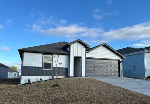 102 NW Bellflower St, Highfill, AR 72734