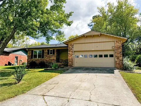 3147 Pawnee Ct, Fayetteville, AR 72701