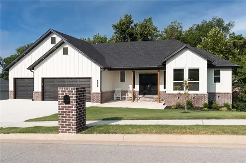 2161 Hopkins Ln, Pea Ridge, AR 72751