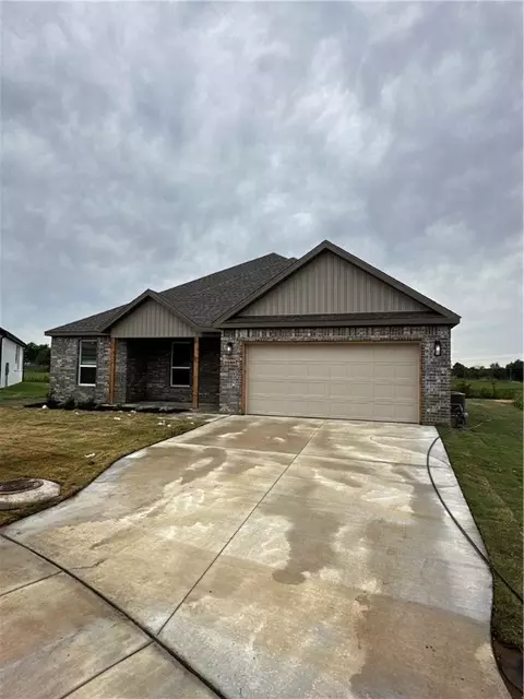2080 Ferris Pl, Bentonville, AR 72713