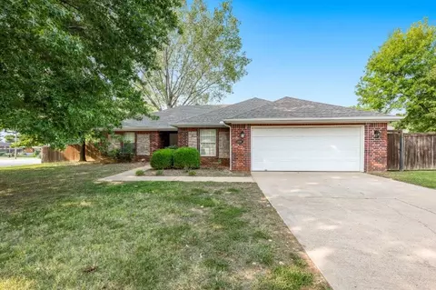 502 Barker Ave, Lowell, AR 72745