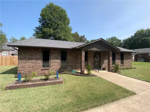 212 Walnut St, Clarksville, AR 72830