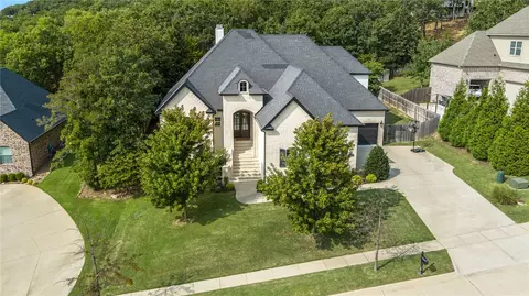 3094 E Crestline Pl, Fayetteville, AR 72701