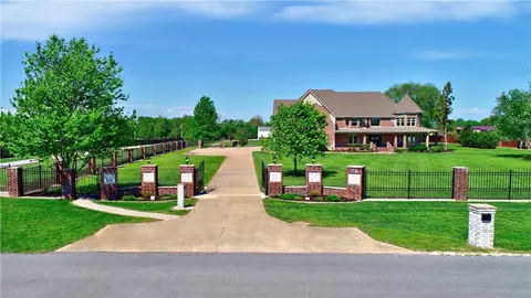 1575 S Pianalto Rd, Springdale, AR 72762