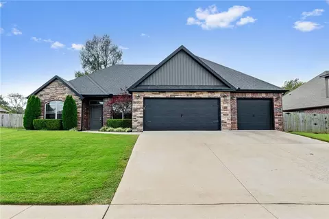 2011 Sicily Ave, Lowell, AR 72745