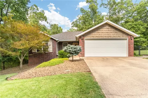 2 Milton Ln, Bella Vista, AR 72714
