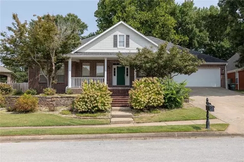 2772 N Shadybrook Cv, Fayetteville, AR 72703