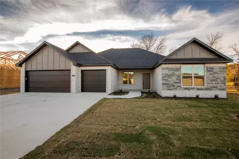 1103 Torrey Pines Rd, Cave Springs, AR 72718
