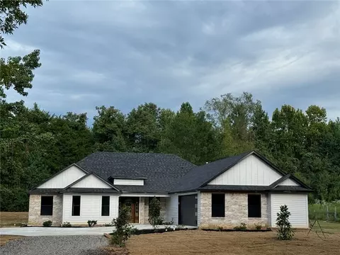 46 16th St, Lavaca, AR 72941