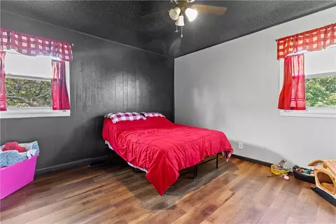 Bedroom - 137 Harmon Rd, Harrison, AR 72601 photo 2 of 2