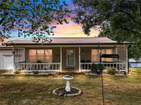 205 Grove St, Sulphur Springs, AR 72768