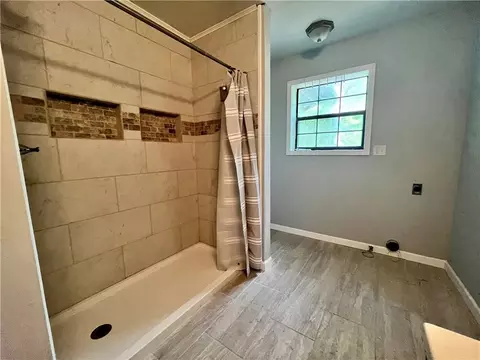 Bath - 2103 Angora Mountain Rd, Clinton, AR 72031 photo 2 of 3