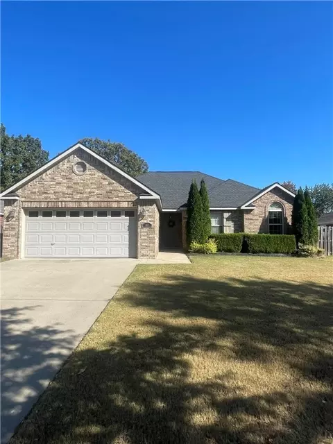 411 Remson Ln, Springdale, AR 72762
