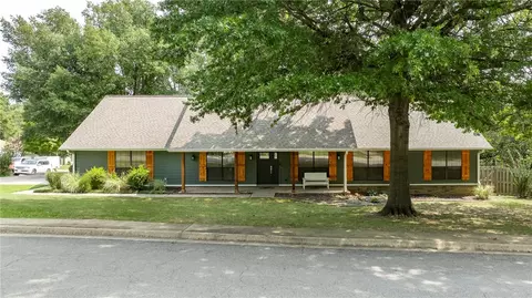 1728 N Cambridge Rd, Fayetteville, AR 72701