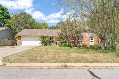 2330 E Country Way, Fayetteville, AR 72703