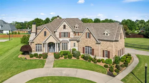 4061 Caerleon Cir, Bentonville, AR 72712