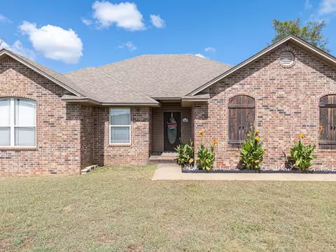 1224 Kezer Dr, Cedarville, AR 72932