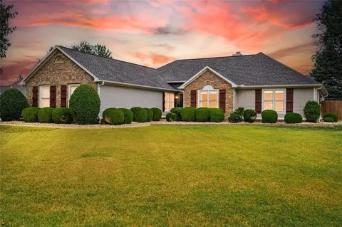 1003 S 54th St, Rogers, AR 72758