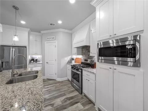 Kitchen - 900 E Skyline Loop, Centerton, AR 72719 photo 3 of 6