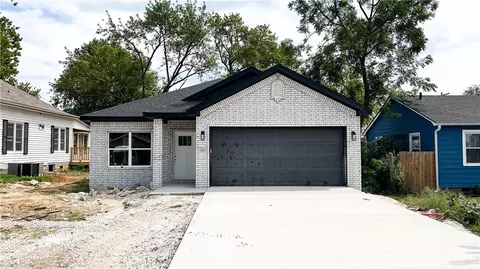 1027 S Arkansas St, Rogers, AR 72756