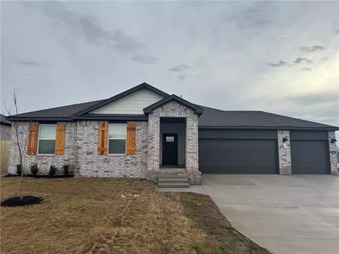 1061 Pebble Dr, Prairie Grove, AR 72753