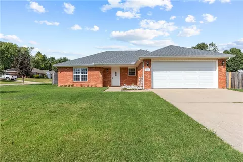 1090 Sunflower St, Centerton, AR 72719