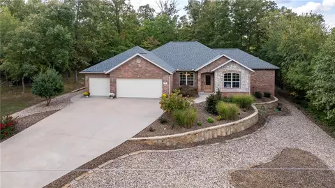 5 Summers Ln, Bella Vista, AR 72715