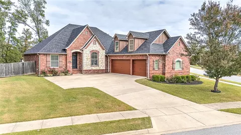 207 NW Tall Oaks Ave, Bentonville, AR 72712