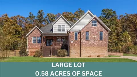 848 Foothills Dr, Fayetteville, AR 72701