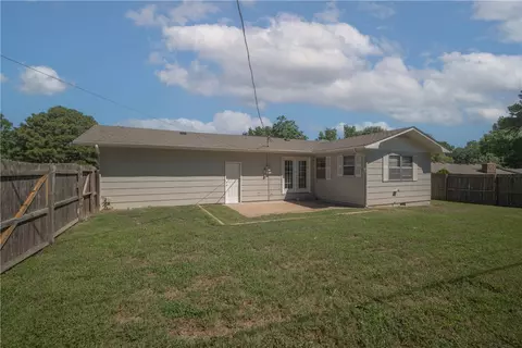 Exterior - 623 Carson St, Neosho, MO 64850 photo 3 of 4
