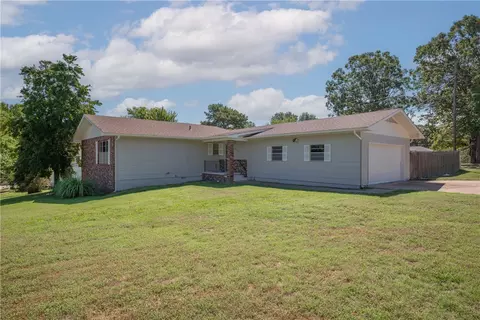 Exterior - 623 Carson St, Neosho, MO 64850 photo 2 of 4