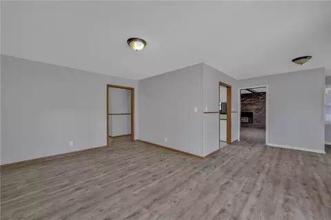 Living - 623 Carson St, Neosho, MO 64850 photo 2 of 5