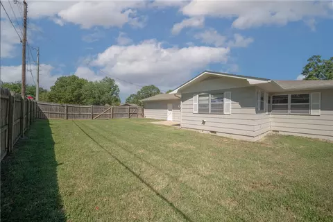 Exterior - 623 Carson St, Neosho, MO 64850 photo 4 of 4