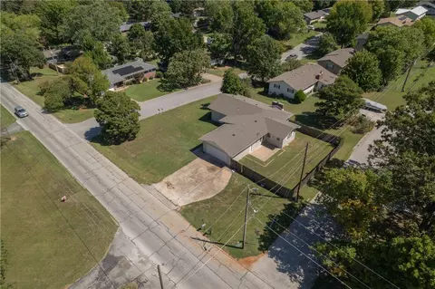View/Area - 623 Carson St, Neosho, MO 64850 photo 3 of 7