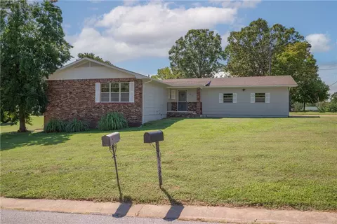623 Carson St, Neosho, MO 64850