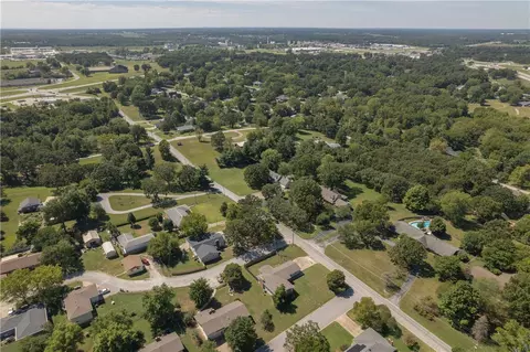 View/Area - 623 Carson St, Neosho, MO 64850 photo 6 of 7