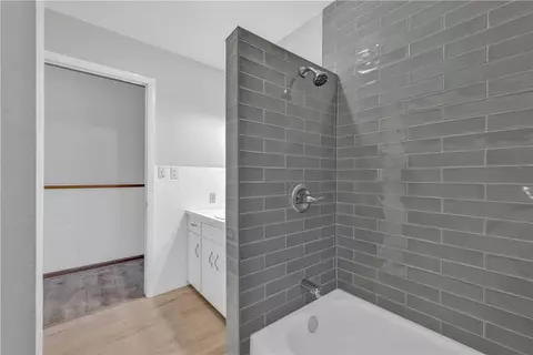 Bath - 623 Carson St, Neosho, MO 64850 photo 4 of 4