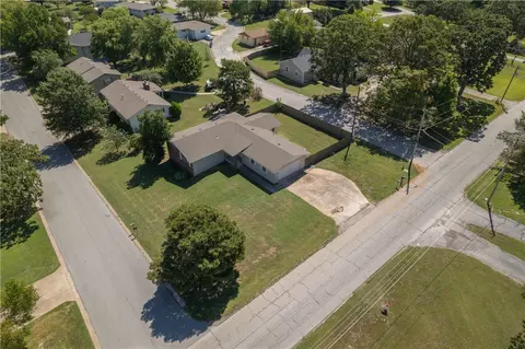 View/Area - 623 Carson St, Neosho, MO 64850 photo 4 of 7