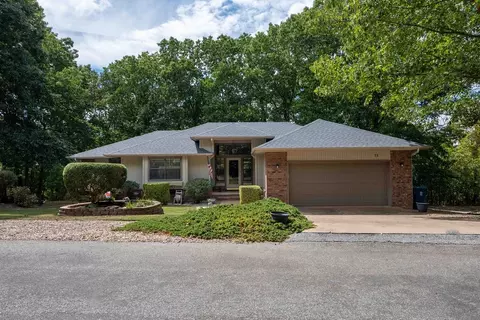 11 Runnymede Ln, Bella Vista, AR 72715