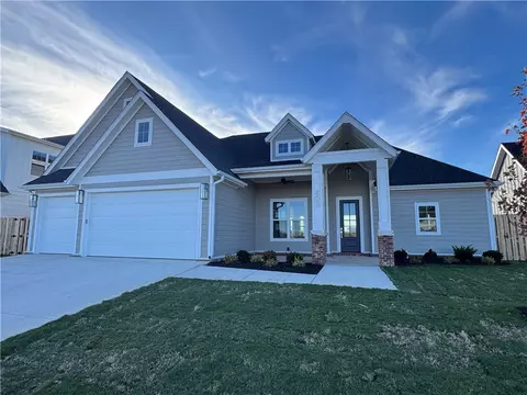 402 Estella St, Lowell, AR 72745