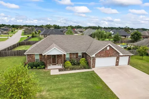 18428 Astor Dr, Fayetteville, AR 72704