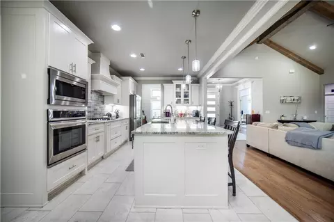 Kitchen - 908 Red Oak Loop, Springdale, AR 72762 photo 3 of 6