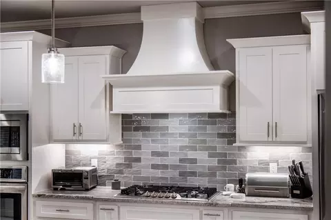 Kitchen - 908 Red Oak Loop, Springdale, AR 72762 photo 5 of 6