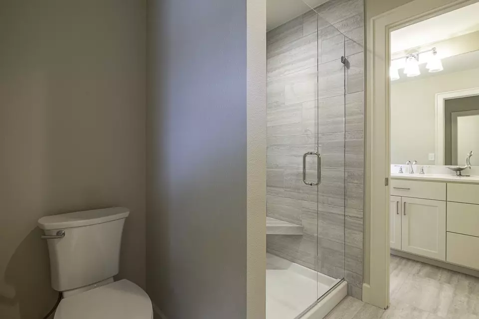Bath - 5204 S Brookmere St, Rogers, AR 72758 photo 4 of 4