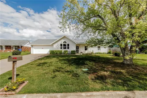 2005 11th St, Rogers, AR 72758
